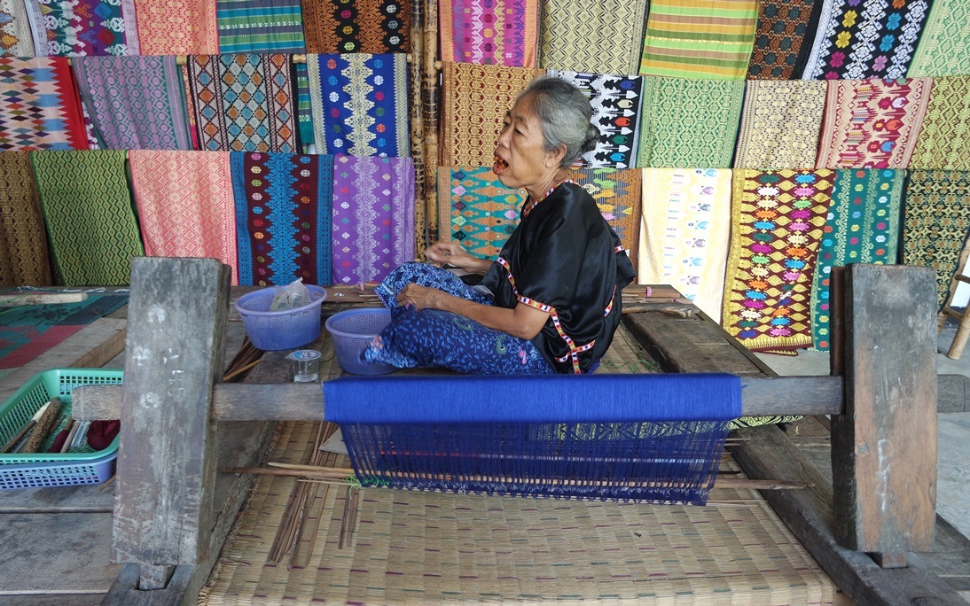 kain tenun desa sukarara wisata lombok