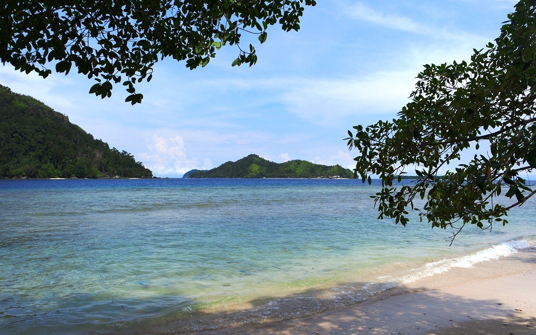Pantai di Pulau Pasumpahan