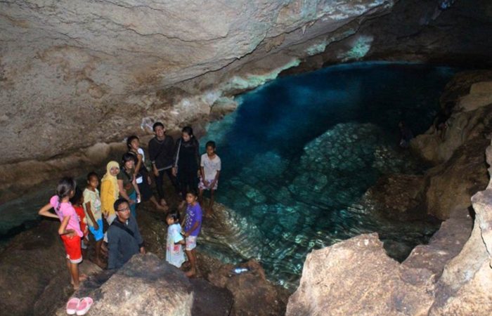 11Tempat Wisata di Kupang Goa Kristal